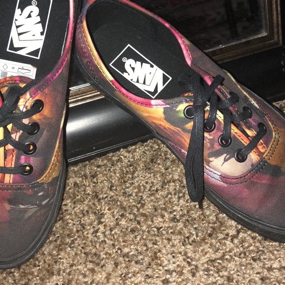 VANS - Picture 3 of 3